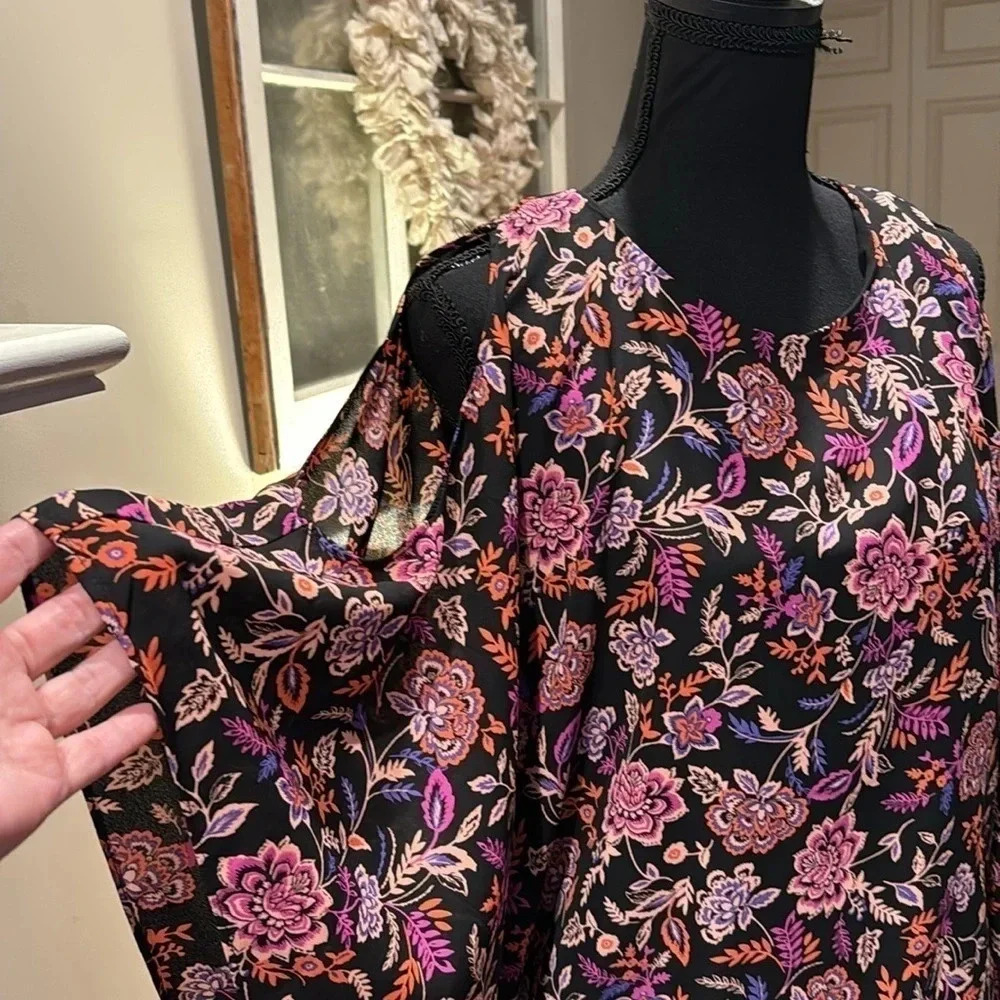 #49 Sexy Sam and Jess Floral Batwing Blouse W/ Open Shoulders Sz Md